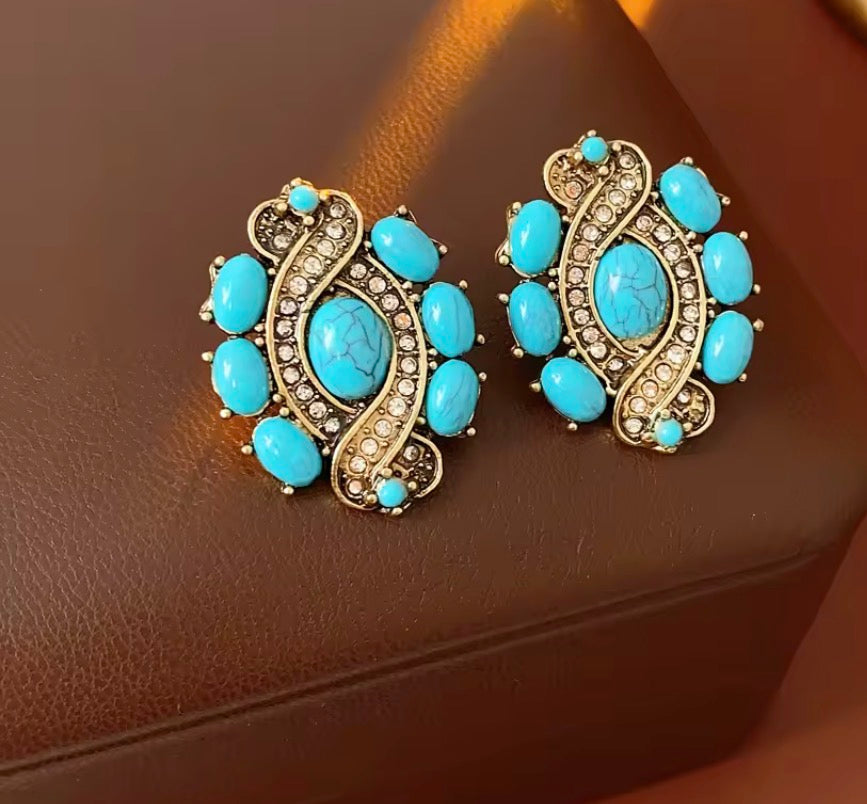 Azure Heirloom Vintage Jewelry Set